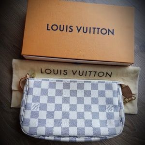 Louis Vuitton Pochette Accessoires Damier Azur